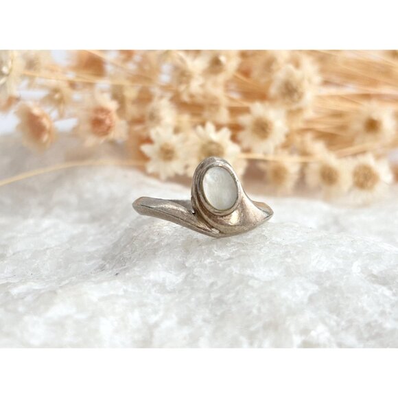 Modernist Navajo Mother of Pearl 925 Sterling Silver Vintage Ring - sz 7.25 - Picture 10 of 14